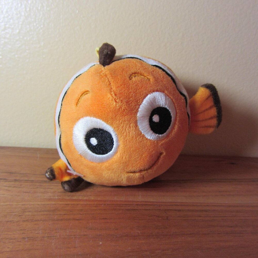 5 for $30 - plush hallmark finding nemo stuffed animal (w1800)